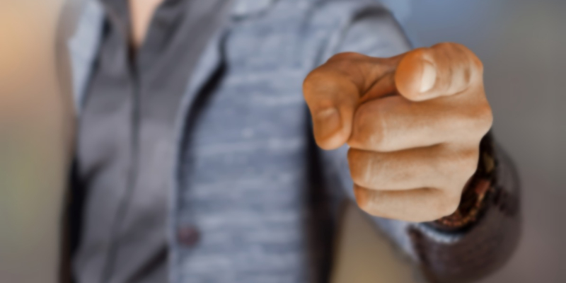 pointing-4194937_1280